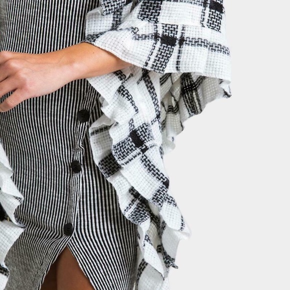 Francesca’s Women’s Plaid Open Shrug Poncho White/Black Size One Size - Picture 3 of 3